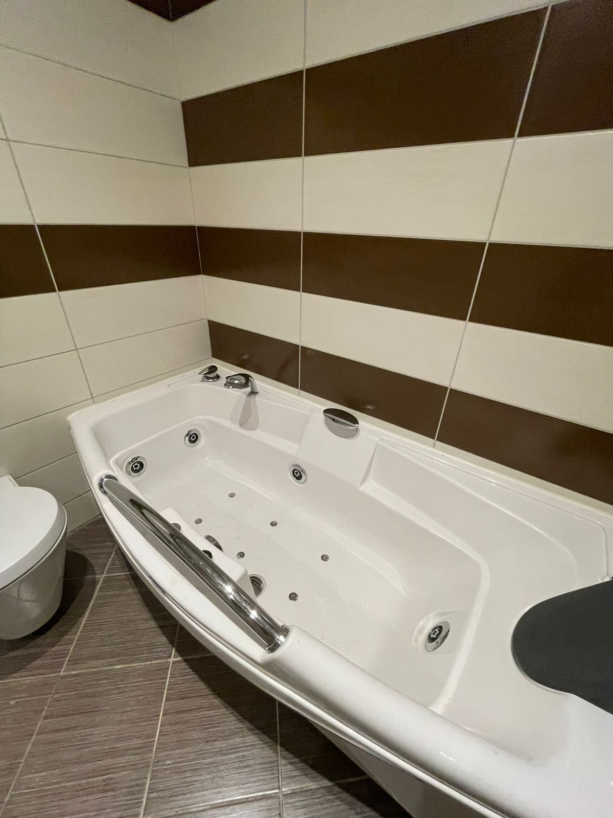 apartment for sale Kings Park Podgorica, luxury flat ex Hotel Nikic, 2.5 bedroom apartment city center, dvoiposoban stan prodaja Podgorica, luxury apartment with view King’s Park, premium location Podgorica center, fully furnished luxury apartment Montenegro, underfloor heating apartment for sale, inverter AC flat Podgorica, high quality wood aluminum windows, investment property Podgorica center, rare apartment for sale Kings Park, nekretnine Podgorica prodaja, luksuzan stan centar grada, stan sa pogledom na park kralja Nikole, stan blizu hotela Hilton Podgorica, odlična lokacija i cijena stan Podgorica,violet investment, violet investment montenegro