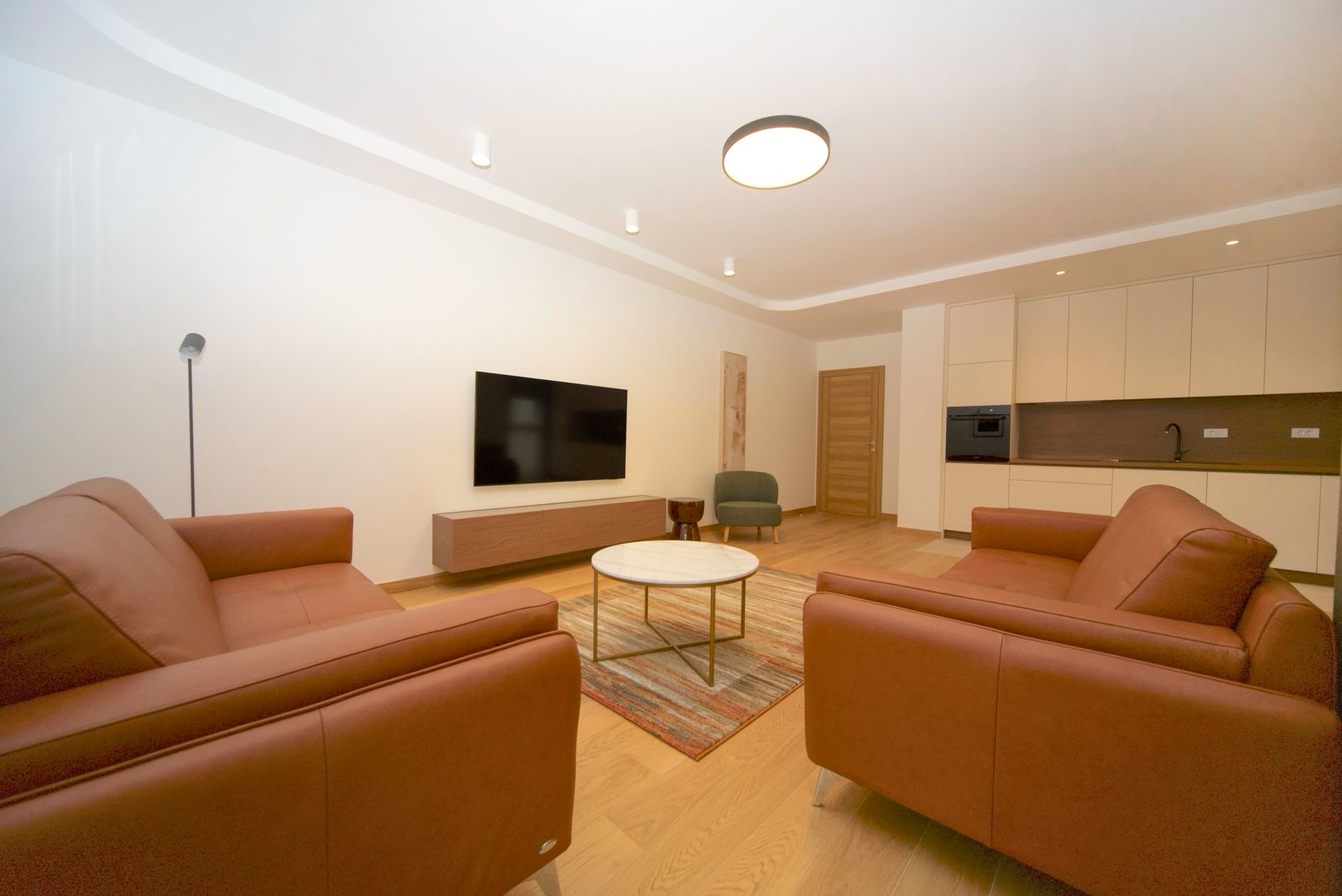 three bedroom apartment for rent, 104 m2 flat for rent, large family apartment, rental with two garage spaces, long term rental apartment, spacious 3BR apartment, flat with garage included, city apartment for family, nekretnine izdavanje, trosoban stan 104m2, stan sa dvije garaže u zakup, porodični stan za izdavanje, violet investment, violet investment montenegro