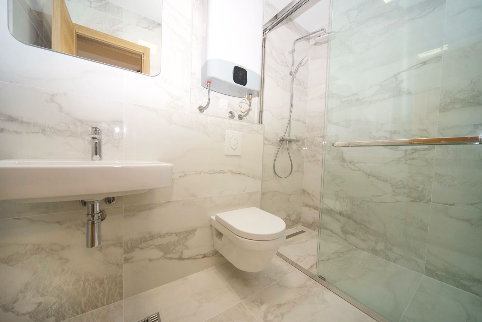 three bedroom apartment for rent, 104 m2 flat for rent, large family apartment, rental with two garage spaces, long term rental apartment, spacious 3BR apartment, flat with garage included, city apartment for family, nekretnine izdavanje, trosoban stan 104m2, stan sa dvije garaže u zakup, porodični stan za izdavanje, violet investment, violet investment montenegro