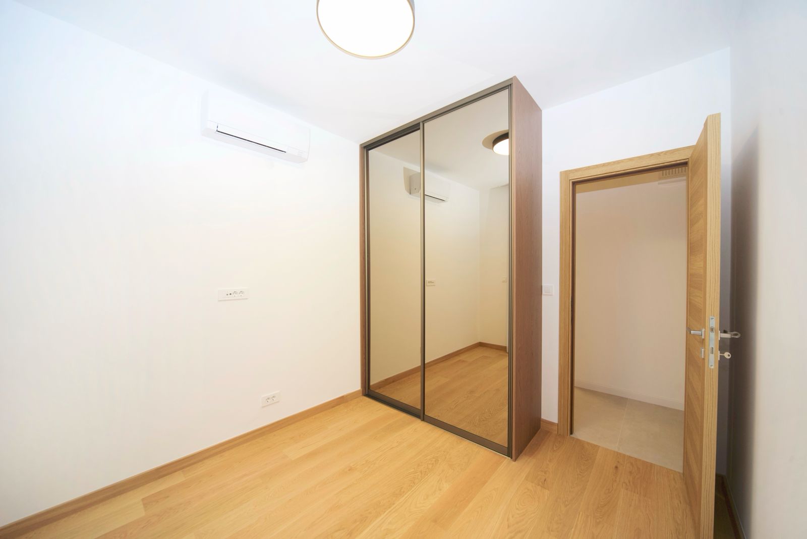 three bedroom apartment for rent, 104 m2 flat for rent, large family apartment, rental with two garage spaces, long term rental apartment, spacious 3BR apartment, flat with garage included, city apartment for family, nekretnine izdavanje, trosoban stan 104m2, stan sa dvije garaže u zakup, porodični stan za izdavanje, violet investment, violet investment montenegro