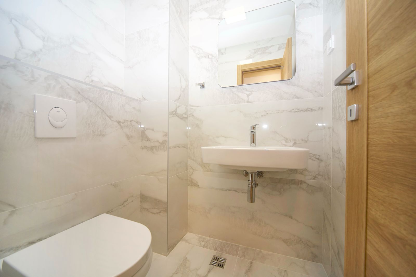 three bedroom apartment for rent, 104 m2 flat for rent, large family apartment, rental with two garage spaces, long term rental apartment, spacious 3BR apartment, flat with garage included, city apartment for family, nekretnine izdavanje, trosoban stan 104m2, stan sa dvije garaže u zakup, porodični stan za izdavanje, violet investment, violet investment montenegro