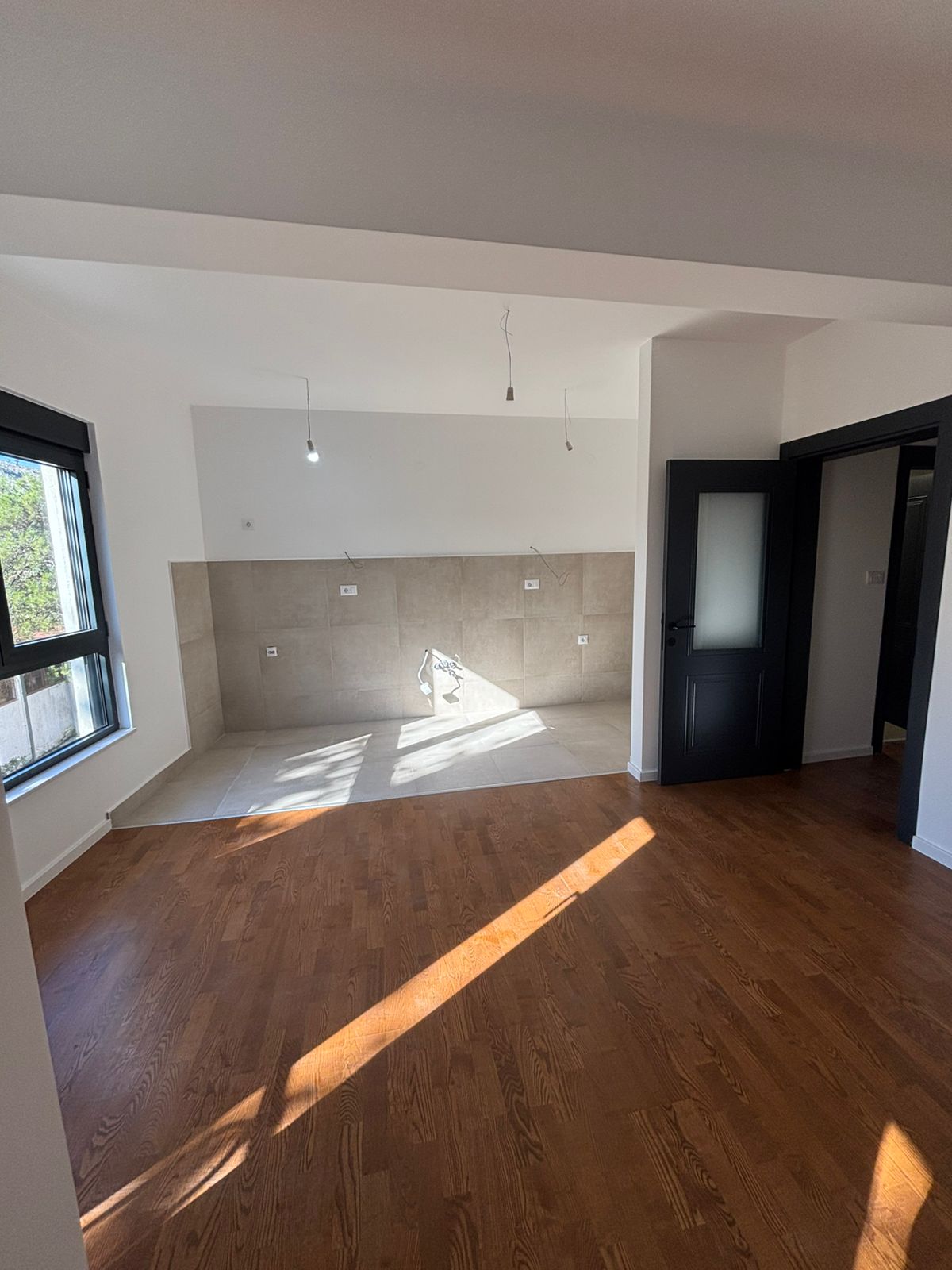 apartment for sale Zagorič, 2 bedroom apartment Podgorica, 68.5 m2 flat new building, apartment behind MUP Podgorica, modern bright apartment with terraces, flat with underground garage Podgorica, two bedroom with bathroom and WC, multisplit AC in every room, electric roller shutters apartment, family apartment Zagorič, investment property Podgorica, nekretnine Podgorica prodaja, dvosoban stan Zagorič početak, novogradnja sa garažom, stan sa dvije terase Podgorica, mirna zona blizu škole i prodavnica, violet investment, violet investment montenegro