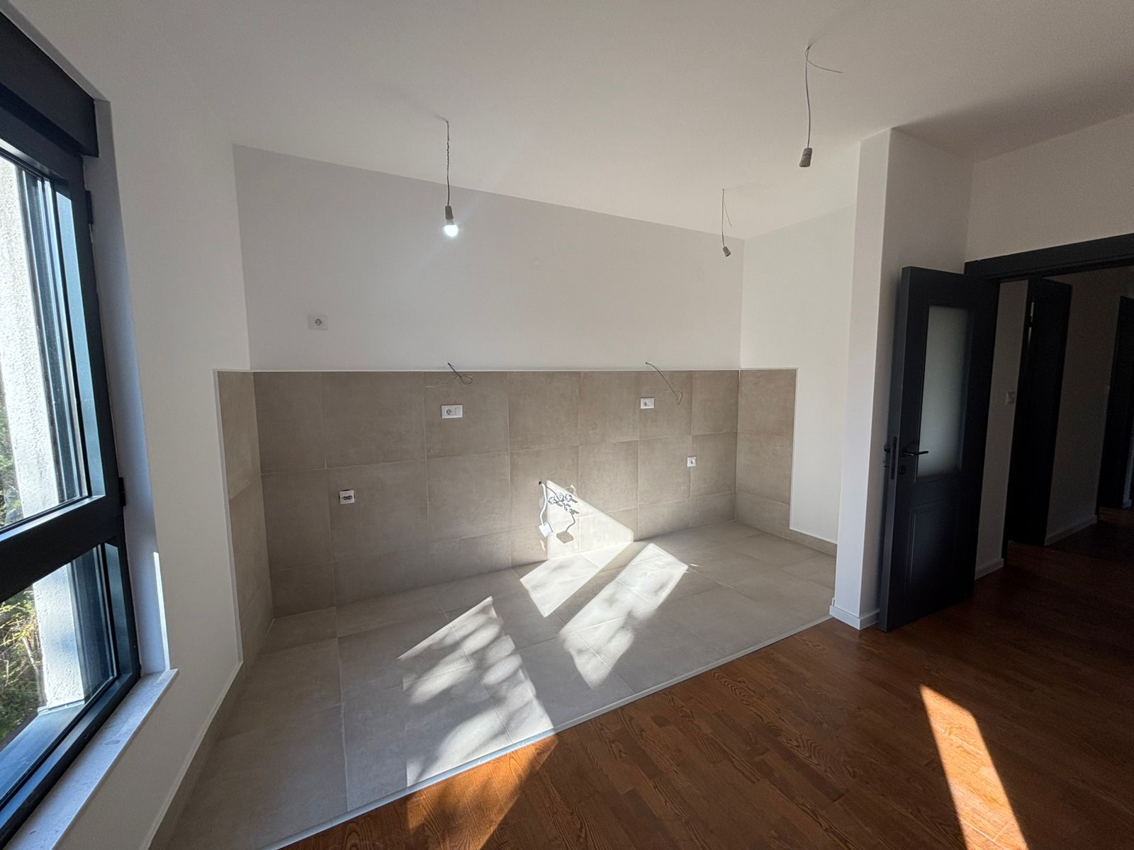 apartment for sale Zagorič, 2 bedroom apartment Podgorica, 68.5 m2 flat new building, apartment behind MUP Podgorica, modern bright apartment with terraces, flat with underground garage Podgorica, two bedroom with bathroom and WC, multisplit AC in every room, electric roller shutters apartment, family apartment Zagorič, investment property Podgorica, nekretnine Podgorica prodaja, dvosoban stan Zagorič početak, novogradnja sa garažom, stan sa dvije terase Podgorica, mirna zona blizu škole i prodavnica, violet investment, violet investment montenegro