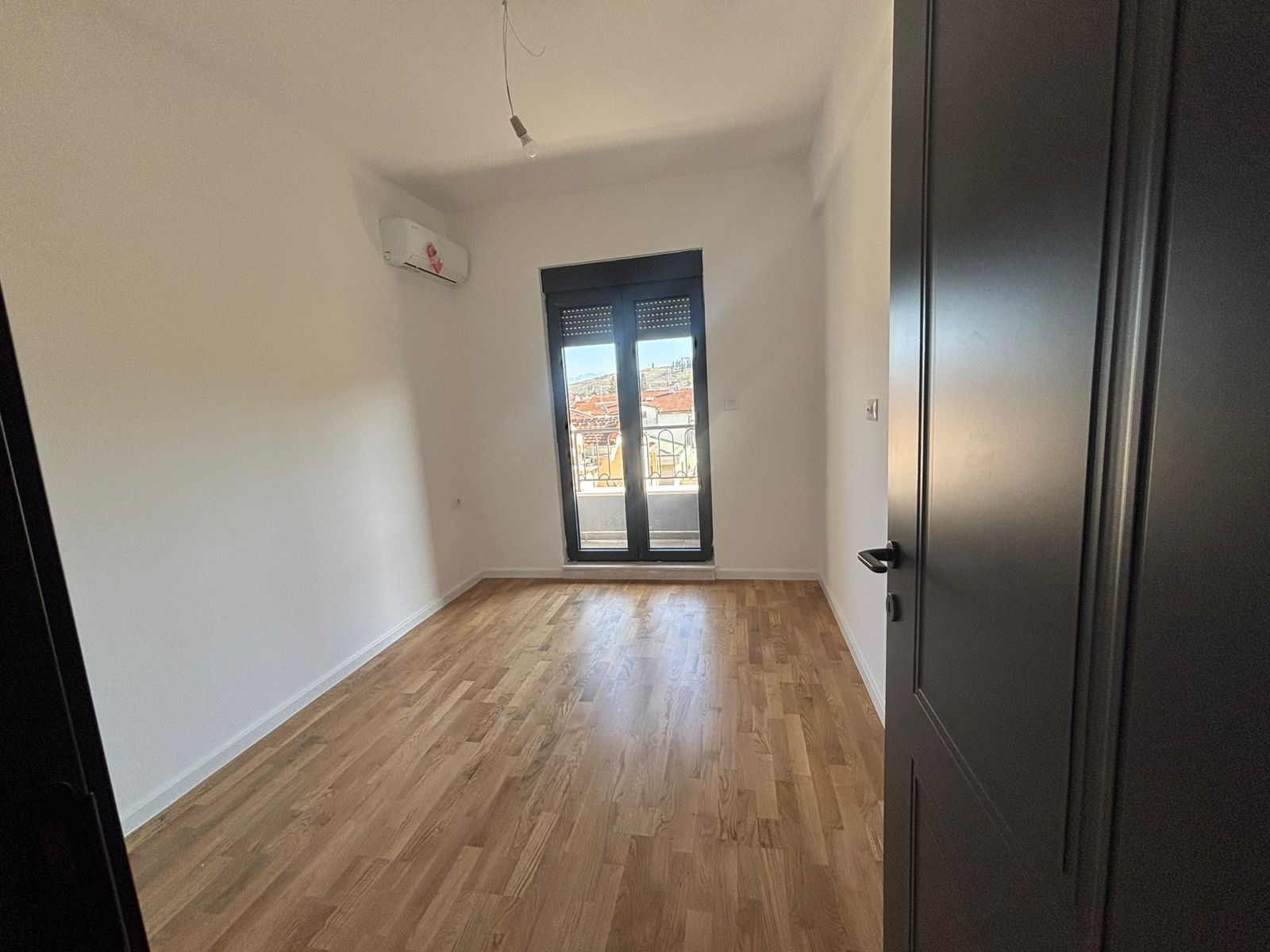 apartment for sale Zagorič, 2 bedroom apartment Podgorica, 68.5 m2 flat new building, apartment behind MUP Podgorica, modern bright apartment with terraces, flat with underground garage Podgorica, two bedroom with bathroom and WC, multisplit AC in every room, electric roller shutters apartment, family apartment Zagorič, investment property Podgorica, nekretnine Podgorica prodaja, dvosoban stan Zagorič početak, novogradnja sa garažom, stan sa dvije terase Podgorica, mirna zona blizu škole i prodavnica, violet investment, violet investment montenegro