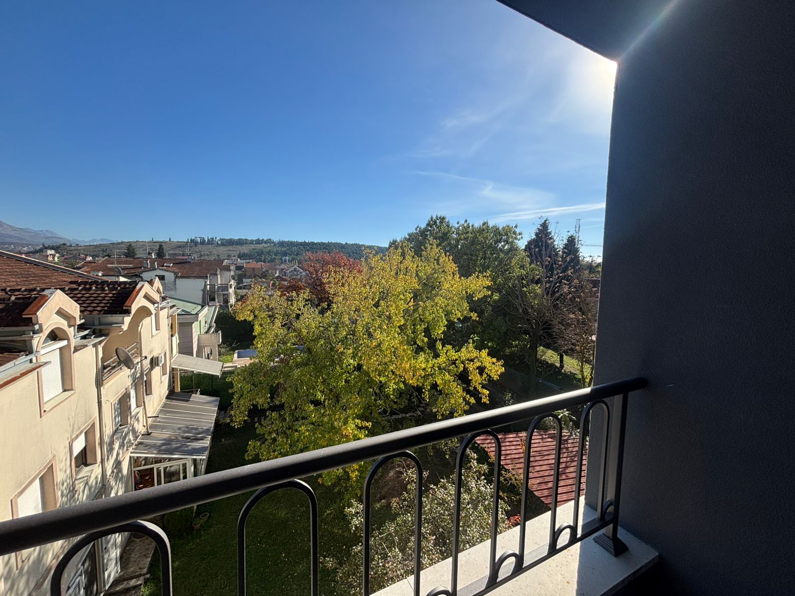 apartment for sale Zagorič, 2 bedroom apartment Podgorica, 68.5 m2 flat new building, apartment behind MUP Podgorica, modern bright apartment with terraces, flat with underground garage Podgorica, two bedroom with bathroom and WC, multisplit AC in every room, electric roller shutters apartment, family apartment Zagorič, investment property Podgorica, nekretnine Podgorica prodaja, dvosoban stan Zagorič početak, novogradnja sa garažom, stan sa dvije terase Podgorica, mirna zona blizu škole i prodavnica, violet investment, violet investment montenegro