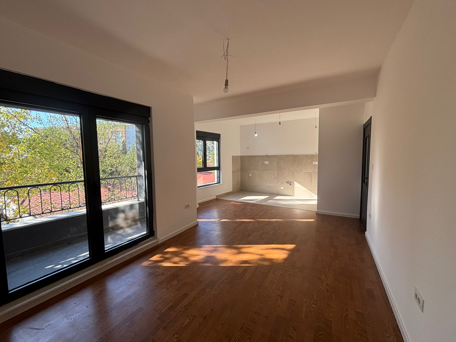 apartment for sale Zagorič, 2 bedroom apartment Podgorica, 68.5 m2 flat new building, apartment behind MUP Podgorica, modern bright apartment with terraces, flat with underground garage Podgorica, two bedroom with bathroom and WC, multisplit AC in every room, electric roller shutters apartment, family apartment Zagorič, investment property Podgorica, nekretnine Podgorica prodaja, dvosoban stan Zagorič početak, novogradnja sa garažom, stan sa dvije terase Podgorica, mirna zona blizu škole i prodavnica, violet investment, violet investment montenegro