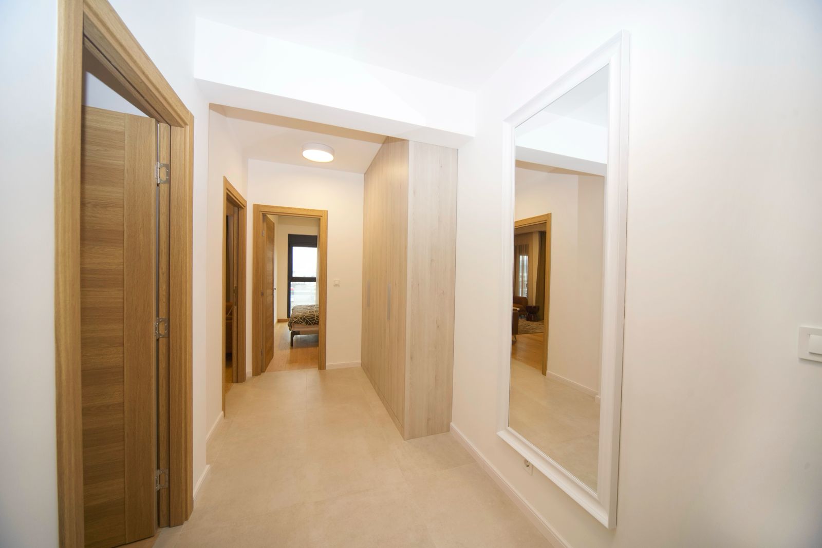 2 bedroom apartment for rent, 80 m2 flat for rent, apartment with garage space, family apartment for rent, bright and spacious apartment, long-term rental with parking, nekretnine izdavanje, dvosoban stan 80m2, stan sa garažom u zakup, violet investment, violet investment montenegro