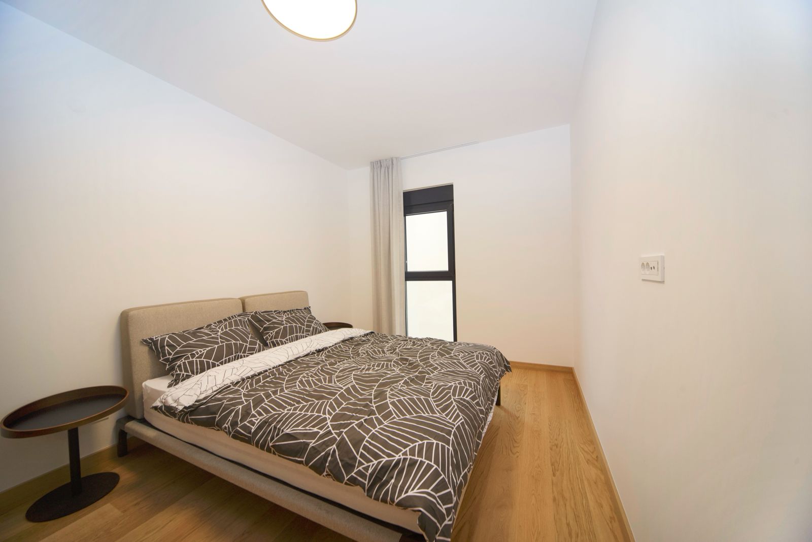 2 bedroom apartment for rent, 80 m2 flat for rent, apartment with garage space, family apartment for rent, bright and spacious apartment, long-term rental with parking, nekretnine izdavanje, dvosoban stan 80m2, stan sa garažom u zakup, violet investment, violet investment montenegro