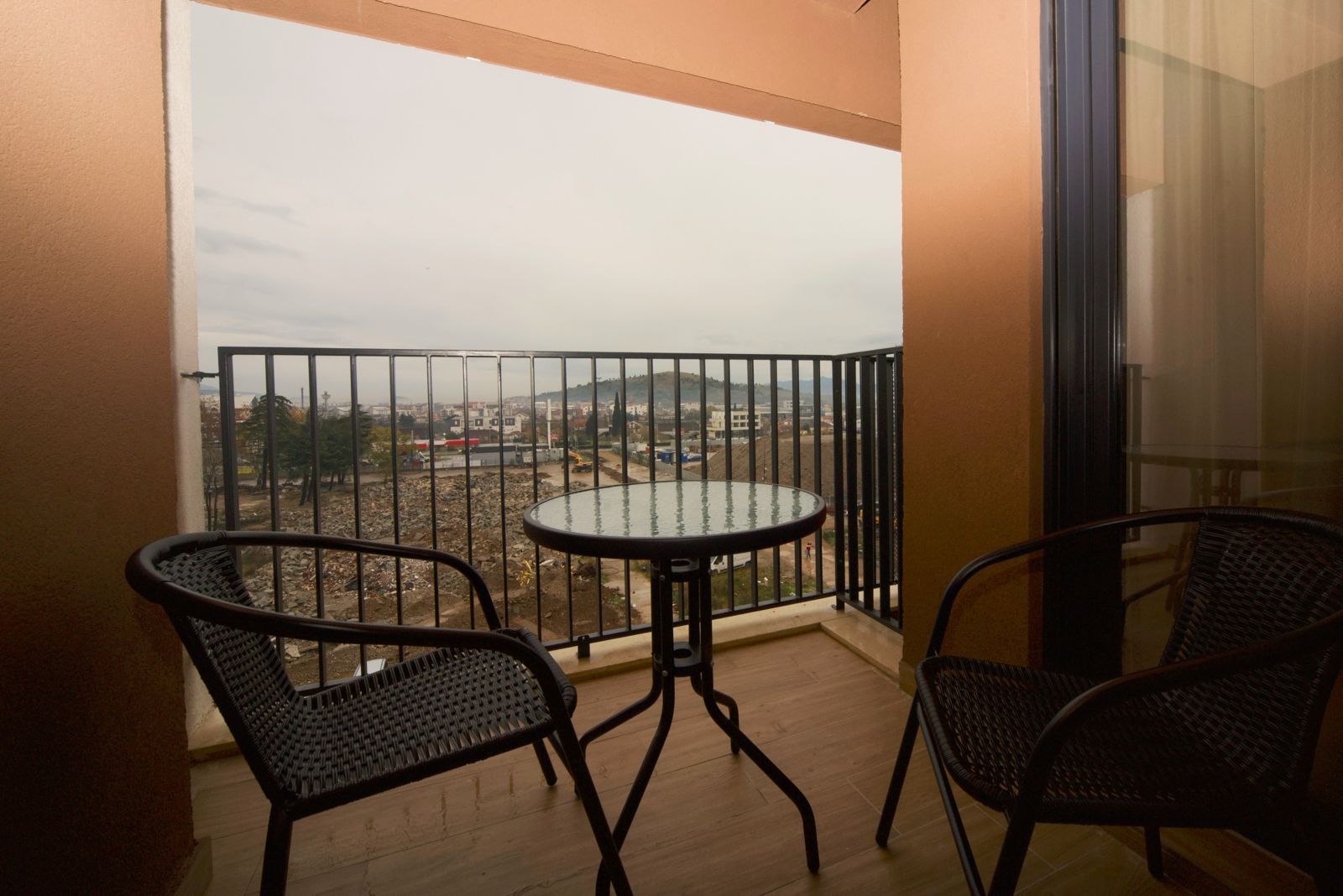 2 bedroom apartment for rent, 80 m2 flat for rent, apartment with garage space, family apartment for rent, bright and spacious apartment, long-term rental with parking, nekretnine izdavanje, dvosoban stan 80m2, stan sa garažom u zakup, violet investment, violet investment montenegro