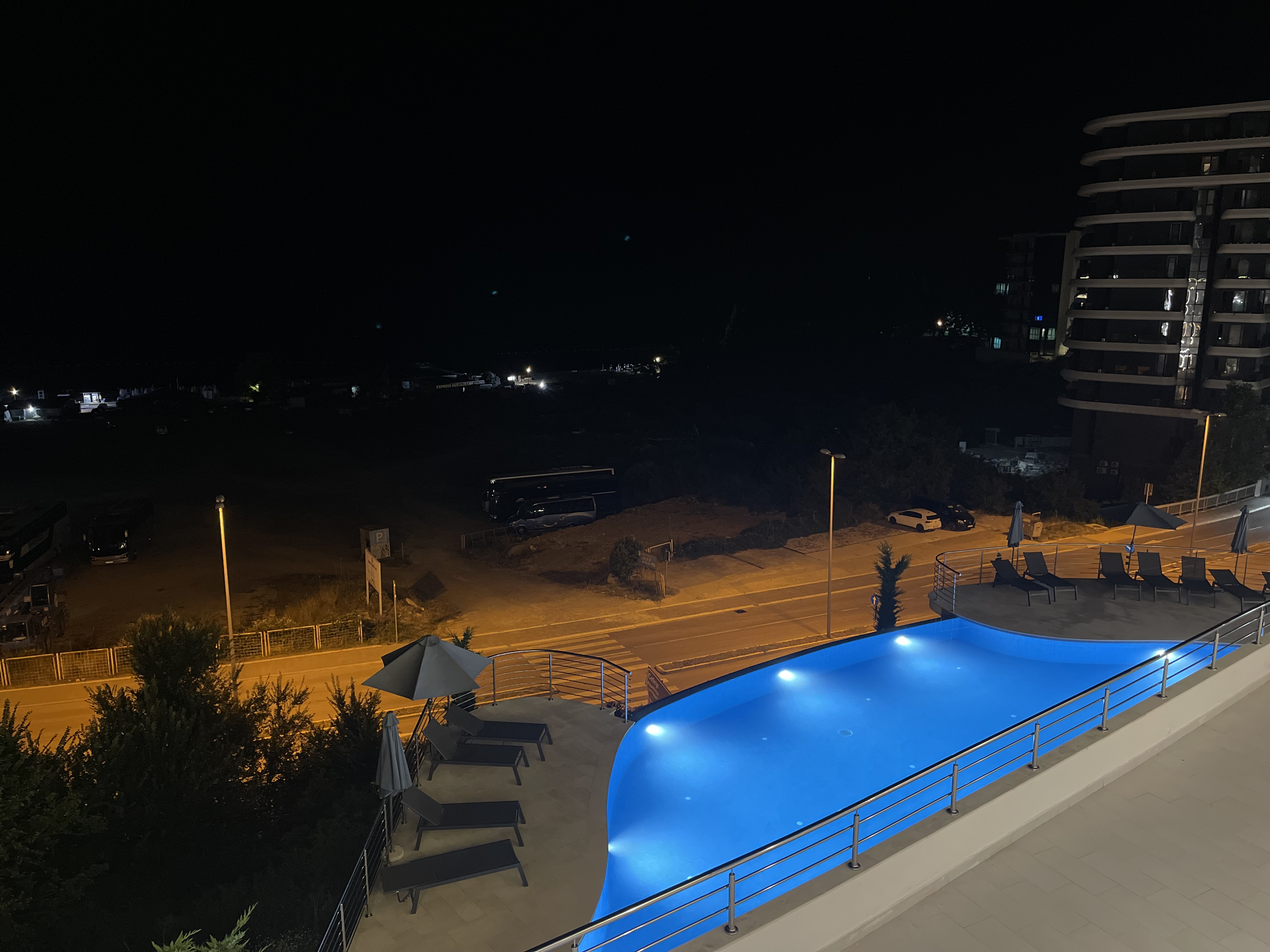 sea view apartment for sale, panoramic terrace apartment 73m2, aparthotel unit with hotel services, fully furnished rental ready apartment, luxury coastal property Montenegro, high ceiling sea view flat, apartment in hotel complex with pool, registered tourist facility for sale, investment property with high rental yield, apartment with large terrace and sea view, optional underground garage parking, nekretnine na moru prodaja, apartman za izdavanje turistima, luksuzan apartman sa pogledom na more, stan u hotelskom kompleksu sa bazenom i spa, investiciona nekretnina Crna Gora.violet investment