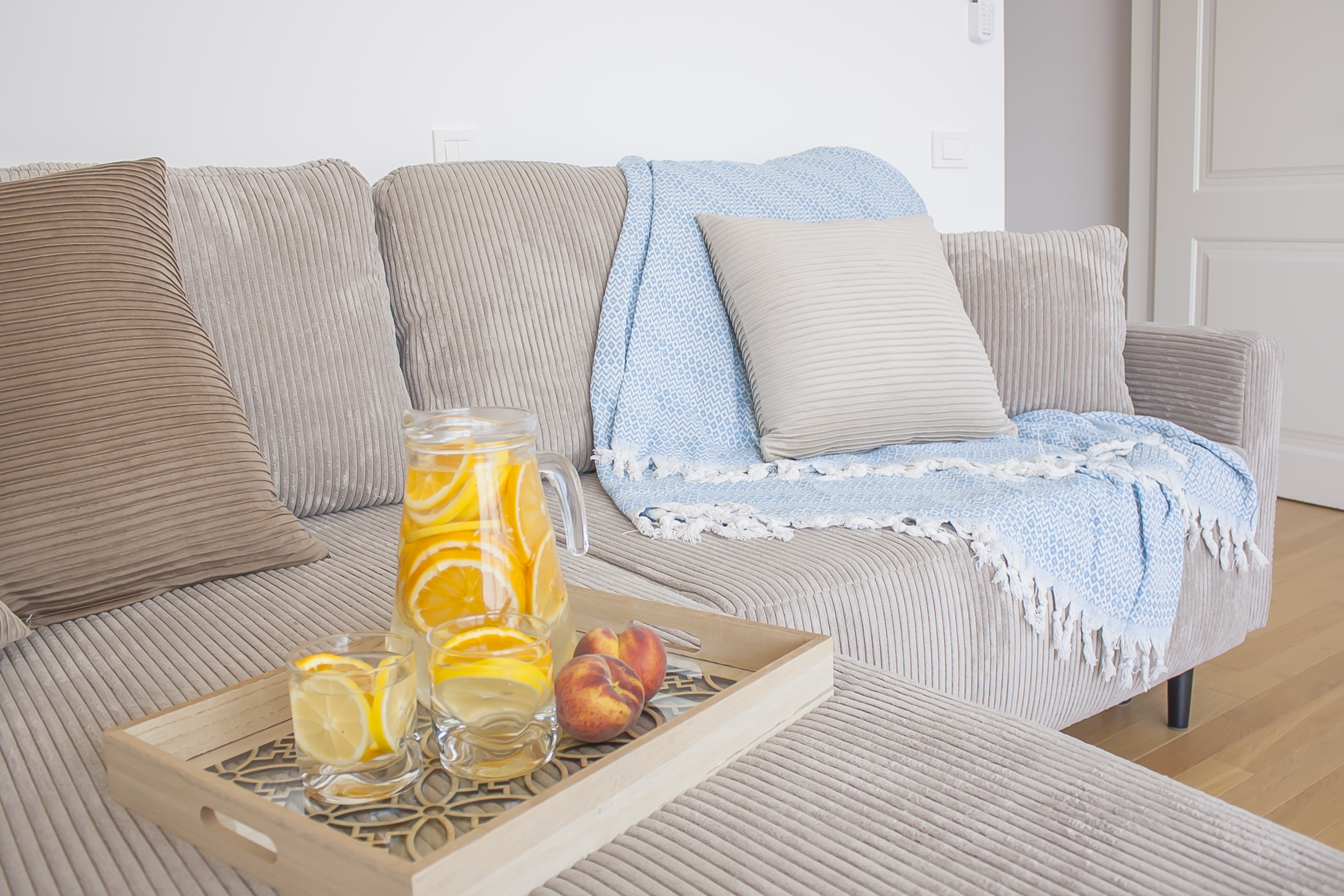 sea view apartment for sale, panoramic terrace apartment 73m2, aparthotel unit with hotel services, fully furnished rental ready apartment, luxury coastal property Montenegro, high ceiling sea view flat, apartment in hotel complex with pool, registered tourist facility for sale, investment property with high rental yield, apartment with large terrace and sea view, optional underground garage parking, nekretnine na moru prodaja, apartman za izdavanje turistima, luksuzan apartman sa pogledom na more, stan u hotelskom kompleksu sa bazenom i spa, investiciona nekretnina Crna Gora.violet investment