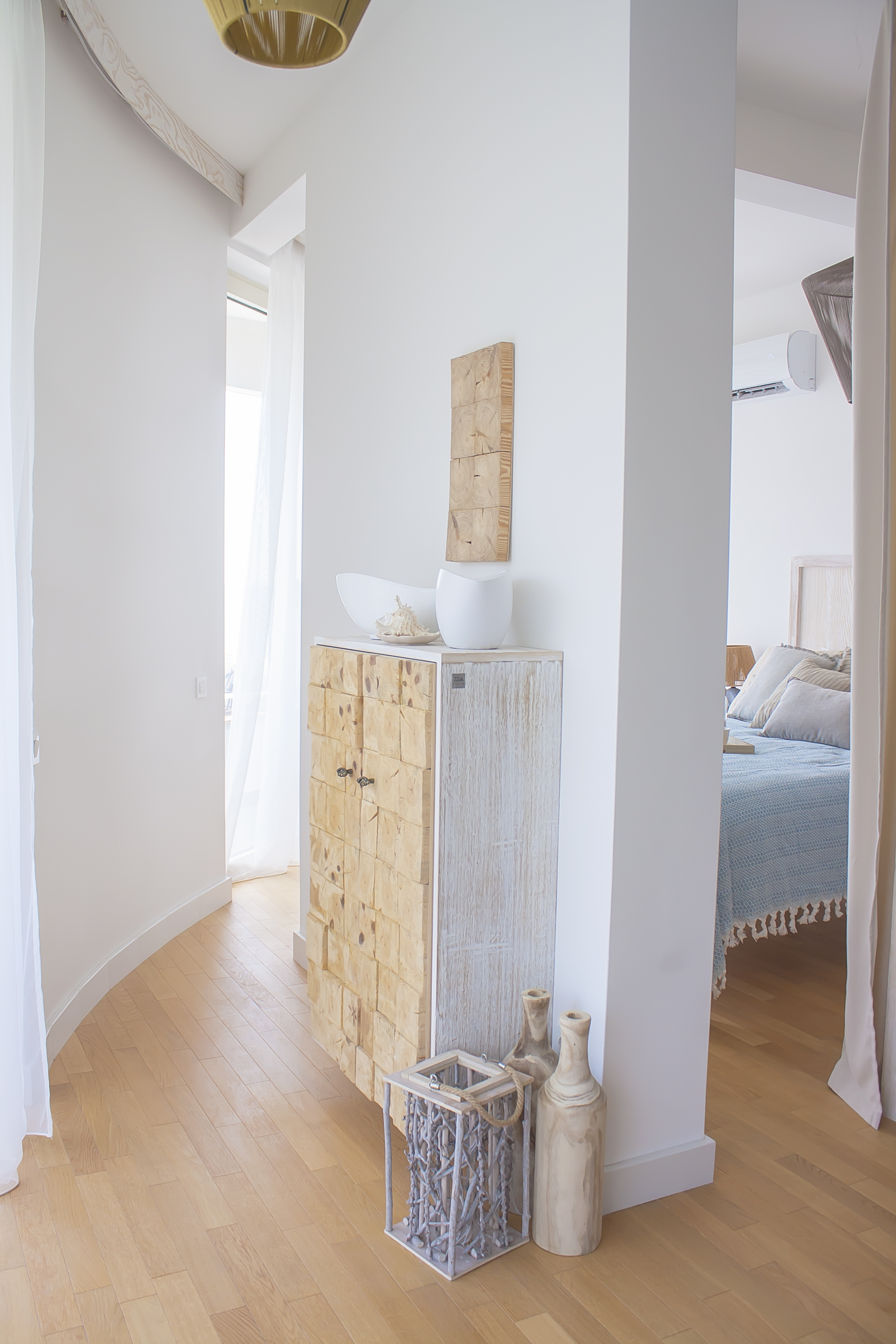 sea view apartment for sale, panoramic terrace apartment 73m2, aparthotel unit with hotel services, fully furnished rental ready apartment, luxury coastal property Montenegro, high ceiling sea view flat, apartment in hotel complex with pool, registered tourist facility for sale, investment property with high rental yield, apartment with large terrace and sea view, optional underground garage parking, nekretnine na moru prodaja, apartman za izdavanje turistima, luksuzan apartman sa pogledom na more, stan u hotelskom kompleksu sa bazenom i spa, investiciona nekretnina Crna Gora.violet investment