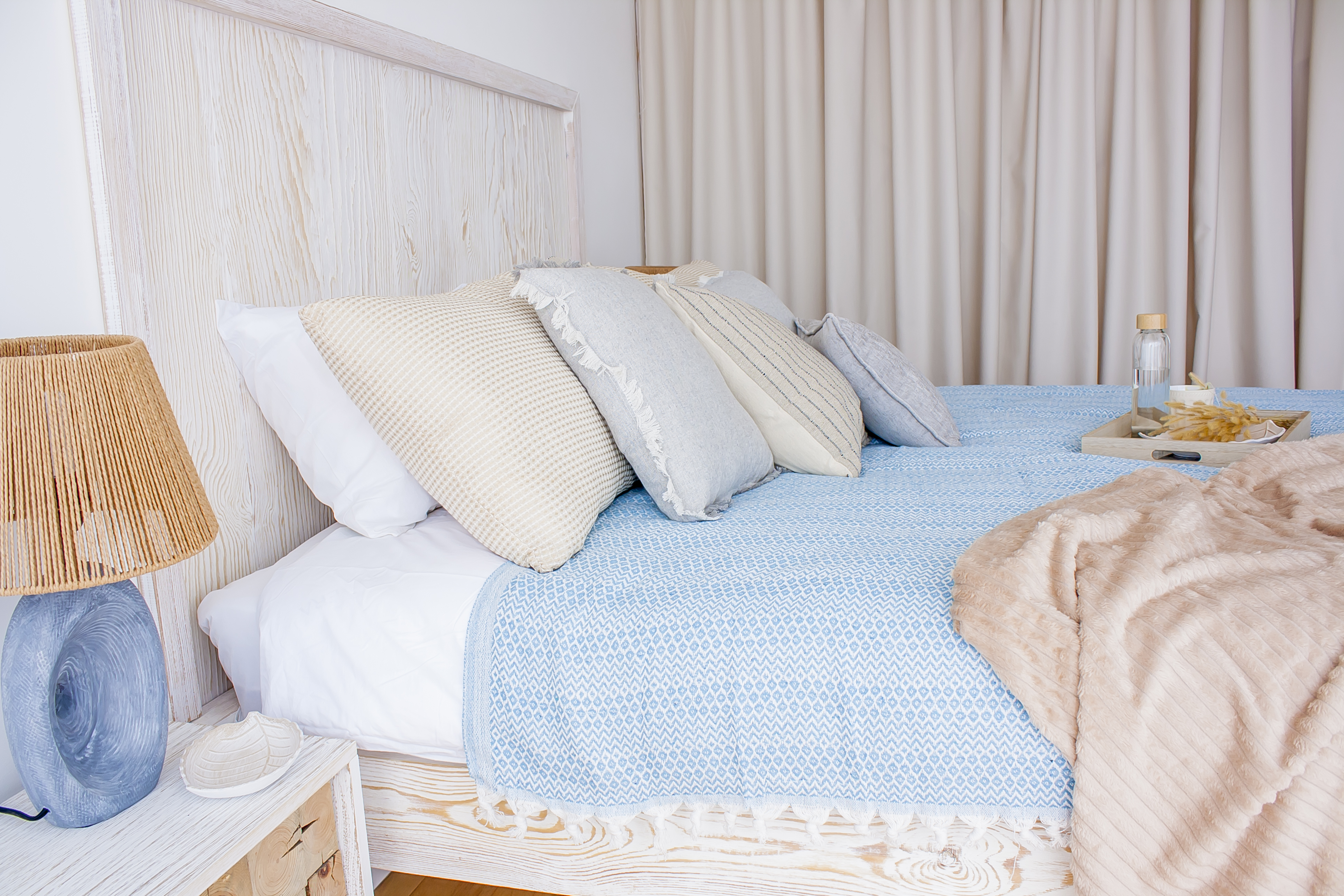 sea view apartment for sale, panoramic terrace apartment 73m2, aparthotel unit with hotel services, fully furnished rental ready apartment, luxury coastal property Montenegro, high ceiling sea view flat, apartment in hotel complex with pool, registered tourist facility for sale, investment property with high rental yield, apartment with large terrace and sea view, optional underground garage parking, nekretnine na moru prodaja, apartman za izdavanje turistima, luksuzan apartman sa pogledom na more, stan u hotelskom kompleksu sa bazenom i spa, investiciona nekretnina Crna Gora.violet investment