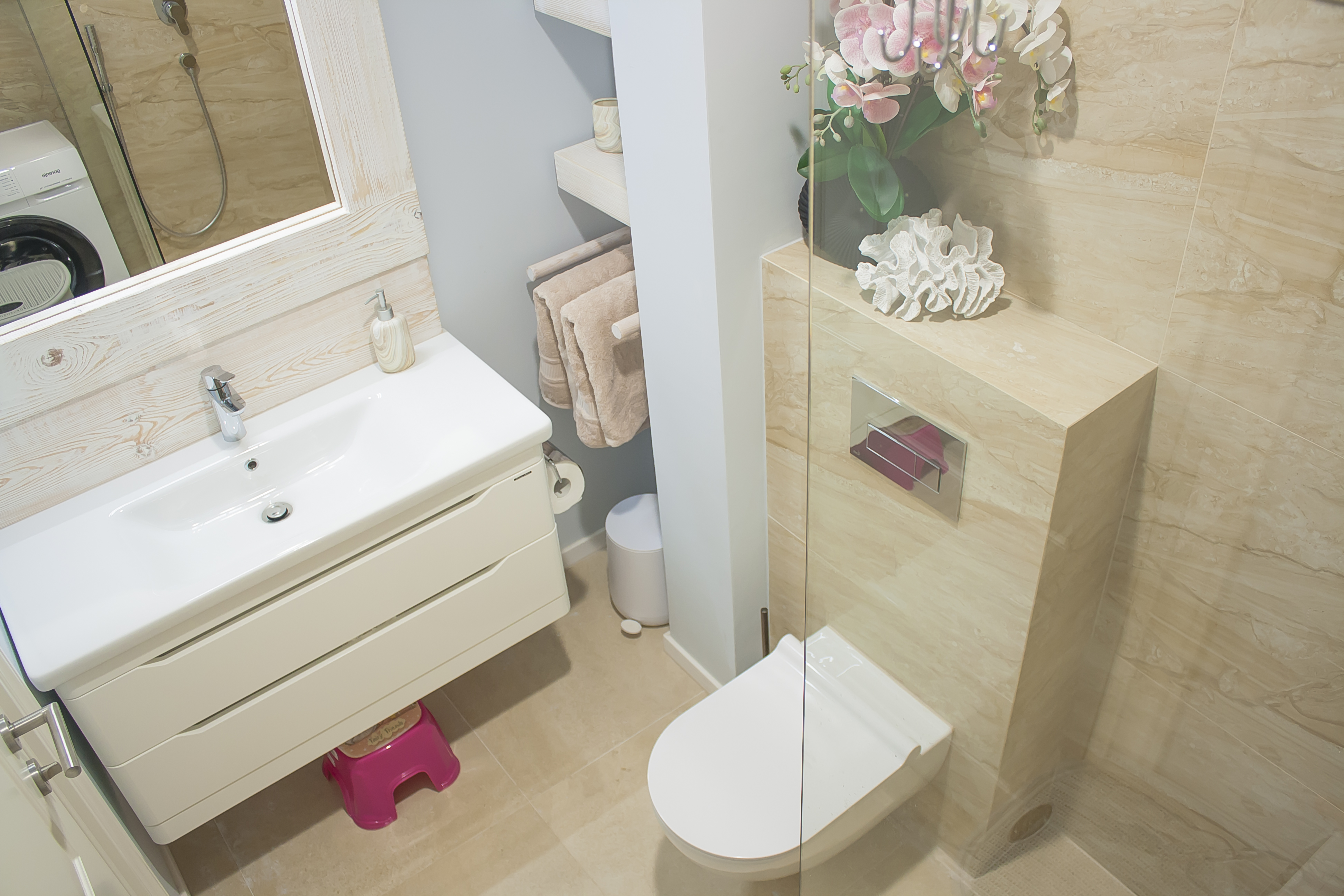 sea view apartment for sale, panoramic terrace apartment 73m2, aparthotel unit with hotel services, fully furnished rental ready apartment, luxury coastal property Montenegro, high ceiling sea view flat, apartment in hotel complex with pool, registered tourist facility for sale, investment property with high rental yield, apartment with large terrace and sea view, optional underground garage parking, nekretnine na moru prodaja, apartman za izdavanje turistima, luksuzan apartman sa pogledom na more, stan u hotelskom kompleksu sa bazenom i spa, investiciona nekretnina Crna Gora.violet investment