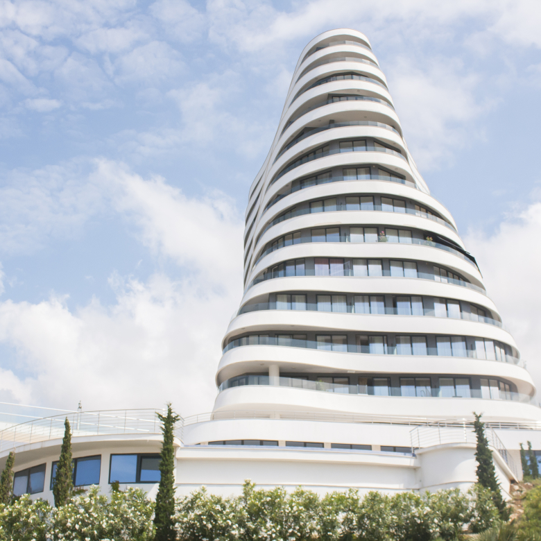 sea view apartment for sale, panoramic terrace apartment 73m2, aparthotel unit with hotel services, fully furnished rental ready apartment, luxury coastal property Montenegro, high ceiling sea view flat, apartment in hotel complex with pool, registered tourist facility for sale, investment property with high rental yield, apartment with large terrace and sea view, optional underground garage parking, nekretnine na moru prodaja, apartman za izdavanje turistima, luksuzan apartman sa pogledom na more, stan u hotelskom kompleksu sa bazenom i spa, investiciona nekretnina Crna Gora.violet investment