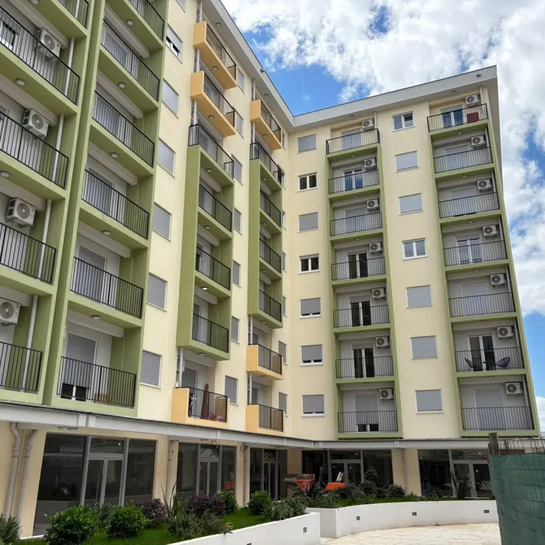 apartment for sale Zabjelo, new building Zetagradnja Podgorica, one bedroom apartment 40 m2, flat under construction Podgorica, apartment near Techno Max Zabjelo, east oriented apartment Podgorica, stan u izgradnji Zabjelo, rok završetka decembar 2025, kupovina stana kreditom Podgorica, jednosoban stan Zetagradnja, investment apartment new build, nekretnine Podgorica prodaja, novogradnja Zabjelo, stan 40m2 drugi sprat, Zetagradnja projekat kod Techno Max-a, violet investment, violet investment montenegro
