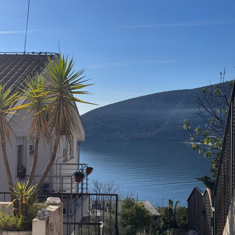 apartment for sale Topla 2, Herceg Novi apartment 43 m2, 1 bedroom flat with pool Montenegro, apartment with parking Herceg Novi, investment apartment Topla, flat near school and promenade, rental property Herceg Novi, unrenovated apartment with potential, real estate Herceg Novi for sale, nekretnine Topla 2 prodaja, stan 43m2 Herceg Novi, stan sa bazenom i parkingom, stan za život ili izdavanje, investicija uz minimalno ulaganje Crna Gora,violet investment, violet investment montenegro