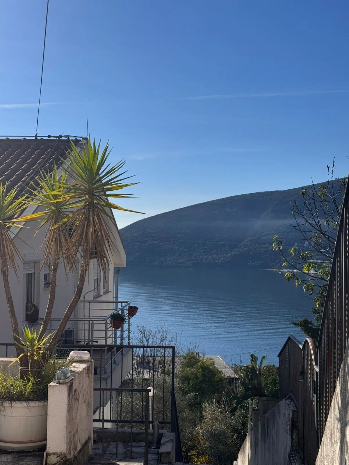 apartment for sale Topla 2, Herceg Novi apartment 43 m2, 1 bedroom flat with pool Montenegro, apartment with parking Herceg Novi, investment apartment Topla, flat near school and promenade, rental property Herceg Novi, unrenovated apartment with potential, real estate Herceg Novi for sale, nekretnine Topla 2 prodaja, stan 43m2 Herceg Novi, stan sa bazenom i parkingom, stan za život ili izdavanje, investicija uz minimalno ulaganje Crna Gora,violet investment, violet investment montenegro