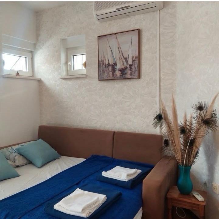 apartment for sale Topla 2, Herceg Novi apartment 43 m2, 1 bedroom flat with pool Montenegro, apartment with parking Herceg Novi, investment apartment Topla, flat near school and promenade, rental property Herceg Novi, unrenovated apartment with potential, real estate Herceg Novi for sale, nekretnine Topla 2 prodaja, stan 43m2 Herceg Novi, stan sa bazenom i parkingom, stan za život ili izdavanje, investicija uz minimalno ulaganje Crna Gora,violet investment, violet investment montenegro