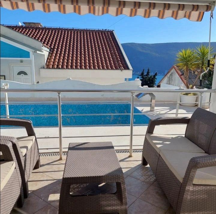 apartment for sale Topla 2, Herceg Novi apartment 43 m2, 1 bedroom flat with pool Montenegro, apartment with parking Herceg Novi, investment apartment Topla, flat near school and promenade, rental property Herceg Novi, unrenovated apartment with potential, real estate Herceg Novi for sale, nekretnine Topla 2 prodaja, stan 43m2 Herceg Novi, stan sa bazenom i parkingom, stan za život ili izdavanje, investicija uz minimalno ulaganje Crna Gora,violet investment, violet investment montenegro