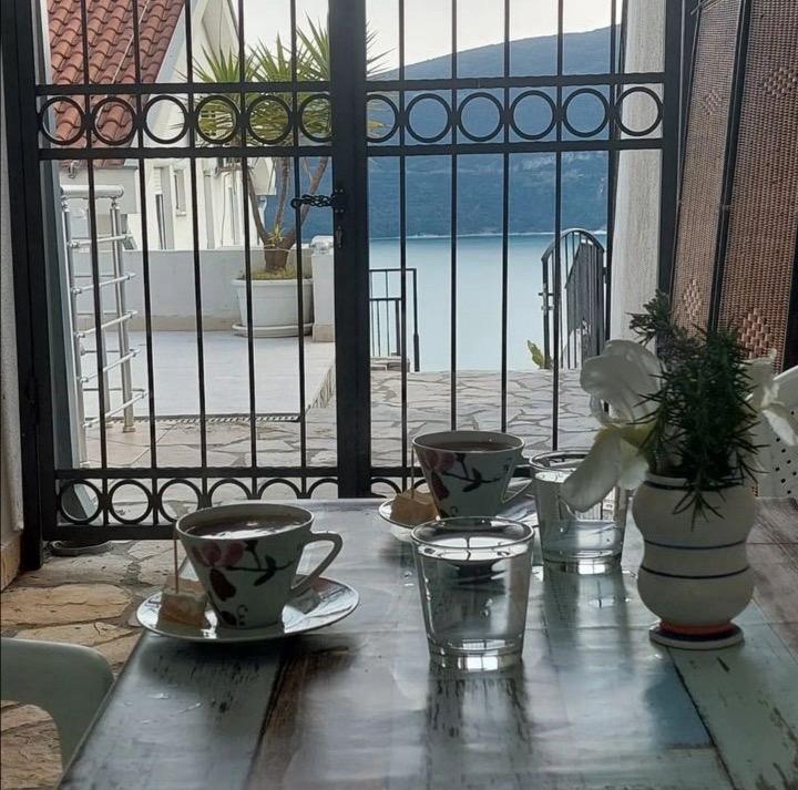 apartment for sale Topla 2, Herceg Novi apartment 43 m2, 1 bedroom flat with pool Montenegro, apartment with parking Herceg Novi, investment apartment Topla, flat near school and promenade, rental property Herceg Novi, unrenovated apartment with potential, real estate Herceg Novi for sale, nekretnine Topla 2 prodaja, stan 43m2 Herceg Novi, stan sa bazenom i parkingom, stan za život ili izdavanje, investicija uz minimalno ulaganje Crna Gora,violet investment, violet investment montenegro