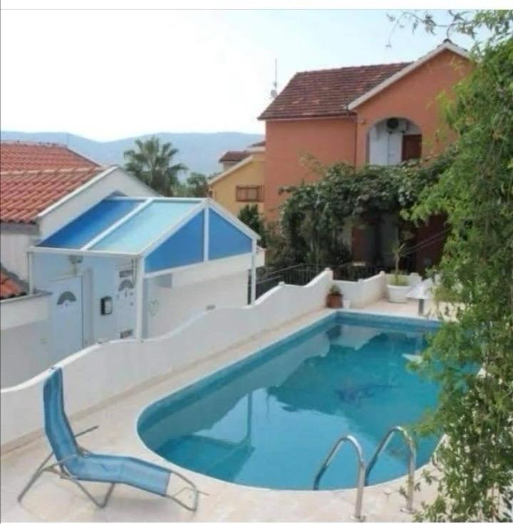 apartment for sale Topla 2, Herceg Novi apartment 43 m2, 1 bedroom flat with pool Montenegro, apartment with parking Herceg Novi, investment apartment Topla, flat near school and promenade, rental property Herceg Novi, unrenovated apartment with potential, real estate Herceg Novi for sale, nekretnine Topla 2 prodaja, stan 43m2 Herceg Novi, stan sa bazenom i parkingom, stan za život ili izdavanje, investicija uz minimalno ulaganje Crna Gora,violet investment, violet investment montenegro