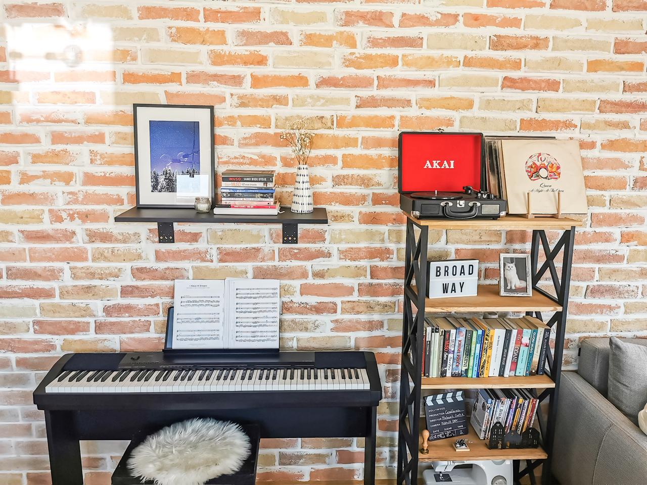 apartment for sale Ljubović, 2 bedroom apartment Podgorica, 61 m2 flat new building, luxury furnished apartment Podgorica, bright southwest oriented apartment, flat with large terrace Ljubović, family apartment near kindergarten, new playground in front of building, parquet flooring apartment Montenegro, appliances under warranty, nekretnine Podgorica prodaja, dvosoban stan Ljubović, novogradnja 61m2, luksuzno namješten stan Podgorica, stan 5. sprat sa terasom, porodični stan mirno naselje Ljubović,violet investment,violet investment montenegro