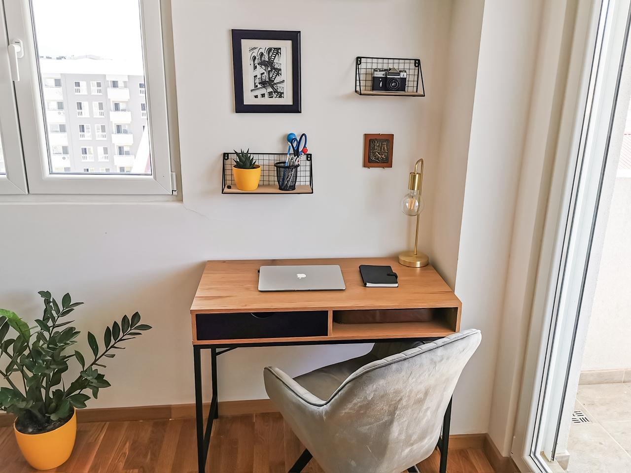 apartment for sale Ljubović, 2 bedroom apartment Podgorica, 61 m2 flat new building, luxury furnished apartment Podgorica, bright southwest oriented apartment, flat with large terrace Ljubović, family apartment near kindergarten, new playground in front of building, parquet flooring apartment Montenegro, appliances under warranty, nekretnine Podgorica prodaja, dvosoban stan Ljubović, novogradnja 61m2, luksuzno namješten stan Podgorica, stan 5. sprat sa terasom, porodični stan mirno naselje Ljubović,violet investment,violet investment montenegro