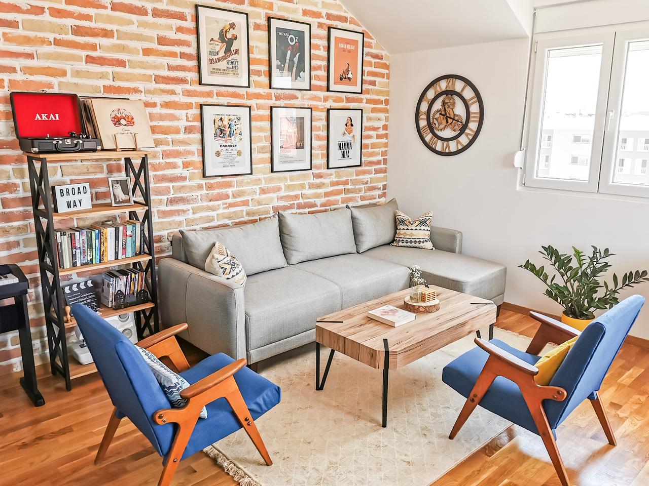 apartment for sale Ljubović, 2 bedroom apartment Podgorica, 61 m2 flat new building, luxury furnished apartment Podgorica, bright southwest oriented apartment, flat with large terrace Ljubović, family apartment near kindergarten, new playground in front of building, parquet flooring apartment Montenegro, appliances under warranty, nekretnine Podgorica prodaja, dvosoban stan Ljubović, novogradnja 61m2, luksuzno namješten stan Podgorica, stan 5. sprat sa terasom, porodični stan mirno naselje Ljubović,violet investment,violet investment montenegro