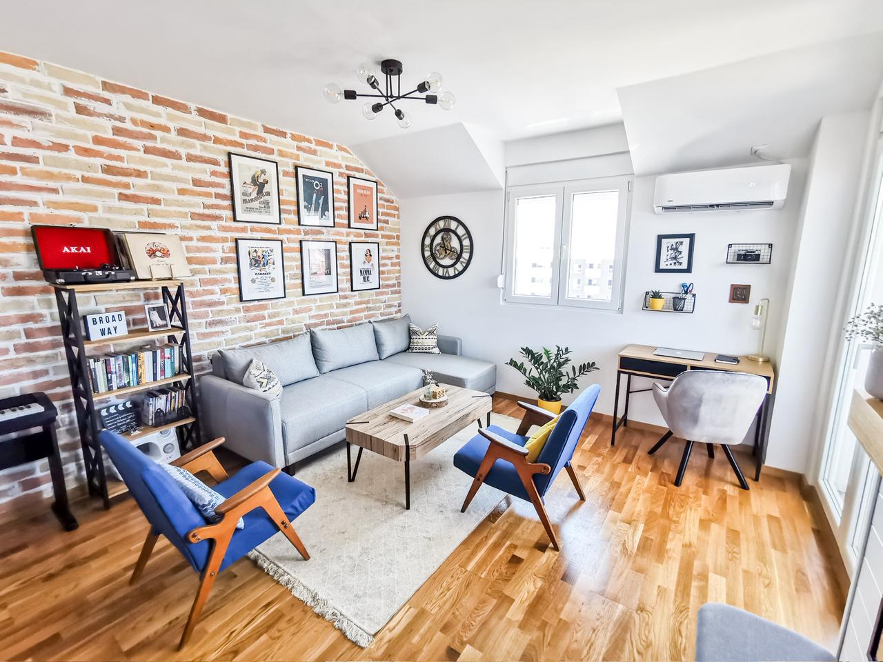 apartment for sale Ljubović, 2 bedroom apartment Podgorica, 61 m2 flat new building, luxury furnished apartment Podgorica, bright southwest oriented apartment, flat with large terrace Ljubović, family apartment near kindergarten, new playground in front of building, parquet flooring apartment Montenegro, appliances under warranty, nekretnine Podgorica prodaja, dvosoban stan Ljubović, novogradnja 61m2, luksuzno namješten stan Podgorica, stan 5. sprat sa terasom, porodični stan mirno naselje Ljubović,violet investment,violet investment montenegro