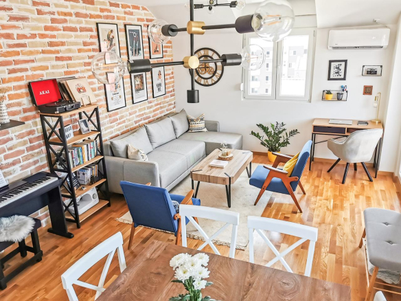 apartment for sale Ljubović, 2 bedroom apartment Podgorica, 61 m2 flat new building, luxury furnished apartment Podgorica, bright southwest oriented apartment, flat with large terrace Ljubović, family apartment near kindergarten, new playground in front of building, parquet flooring apartment Montenegro, appliances under warranty, nekretnine Podgorica prodaja, dvosoban stan Ljubović, novogradnja 61m2, luksuzno namješten stan Podgorica, stan 5. sprat sa terasom, porodični stan mirno naselje Ljubović,violet investment,violet investment montenegro