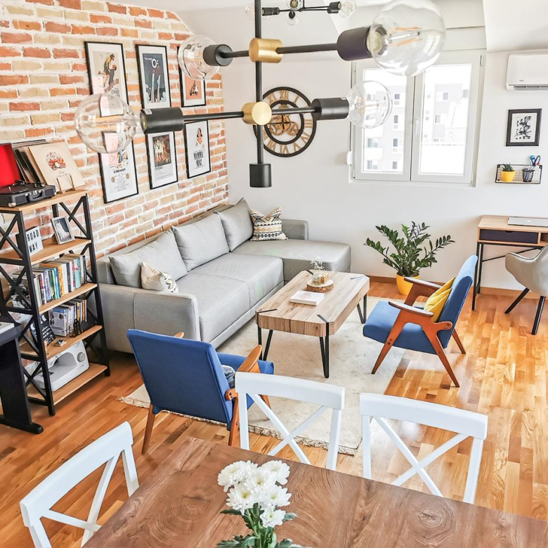 apartment for sale Ljubović, 2 bedroom apartment Podgorica, 61 m2 flat new building, luxury furnished apartment Podgorica, bright southwest oriented apartment, flat with large terrace Ljubović, family apartment near kindergarten, new playground in front of building, parquet flooring apartment Montenegro, appliances under warranty, nekretnine Podgorica prodaja, dvosoban stan Ljubović, novogradnja 61m2, luksuzno namješten stan Podgorica, stan 5. sprat sa terasom, porodični stan mirno naselje Ljubović,violet investment,violet investment montenegro