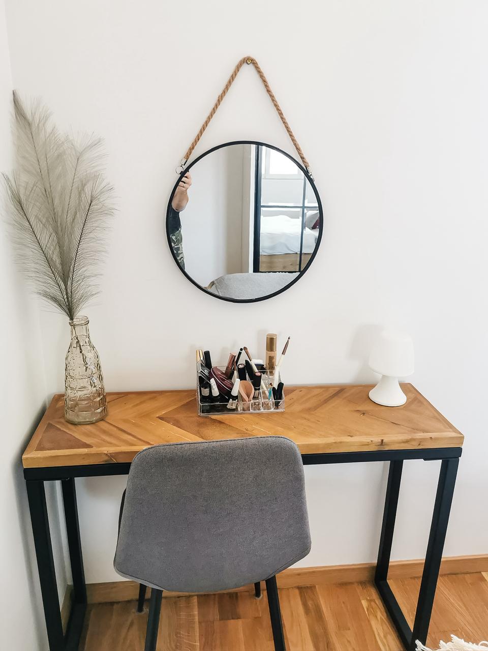 apartment for sale Ljubović, 2 bedroom apartment Podgorica, 61 m2 flat new building, luxury furnished apartment Podgorica, bright southwest oriented apartment, flat with large terrace Ljubović, family apartment near kindergarten, new playground in front of building, parquet flooring apartment Montenegro, appliances under warranty, nekretnine Podgorica prodaja, dvosoban stan Ljubović, novogradnja 61m2, luksuzno namješten stan Podgorica, stan 5. sprat sa terasom, porodični stan mirno naselje Ljubović,violet investment,violet investment montenegro