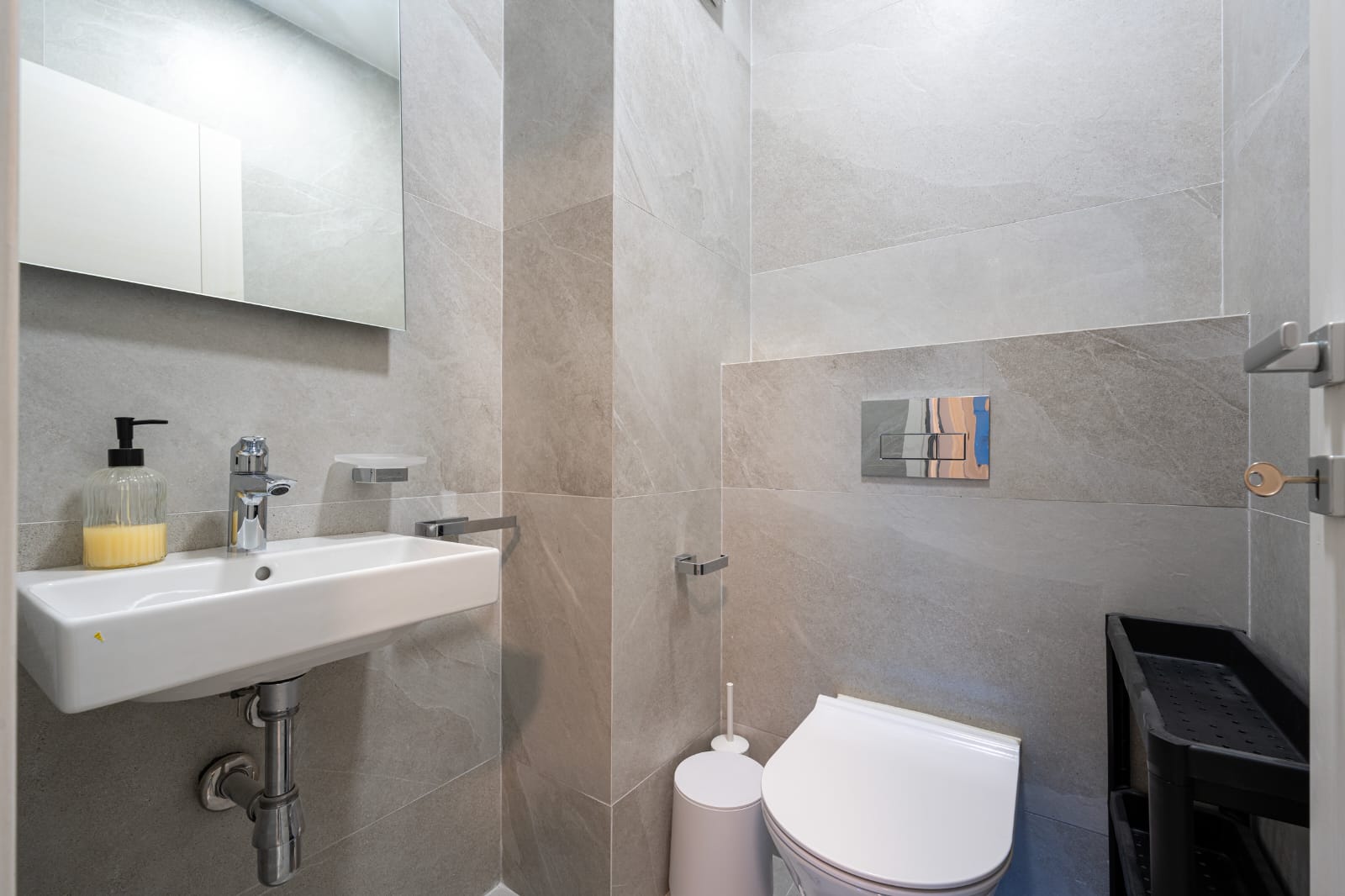 apartment for rent Podgorica, two-bedroom apartment rent Central Point, apartment 73m2 Podgorica, long-term rental apartment Podgorica, air-conditioned apartment Podgorica, new construction apartment Podgorica, modern apartment for rent Central Point, apartment with terrace Podgorica, fully furnished apartment Podgorica, apartment with kitchen appliances Podgorica, apartment with parking Podgorica, rental property Podgorica, violet investment