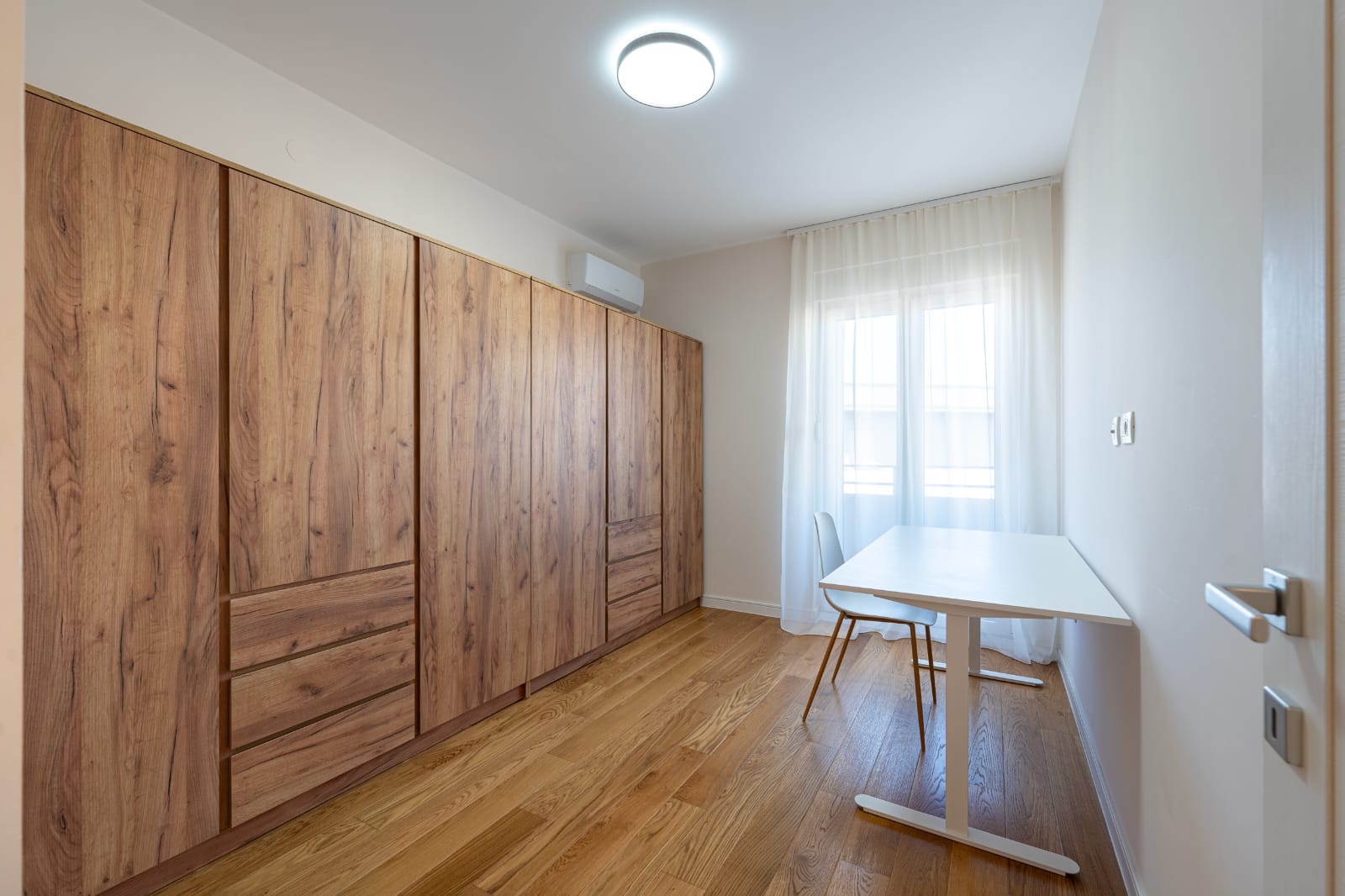 apartment for rent Podgorica, two-bedroom apartment rent Central Point, apartment 73m2 Podgorica, long-term rental apartment Podgorica, air-conditioned apartment Podgorica, new construction apartment Podgorica, modern apartment for rent Central Point, apartment with terrace Podgorica, fully furnished apartment Podgorica, apartment with kitchen appliances Podgorica, apartment with parking Podgorica, rental property Podgorica, violet investment