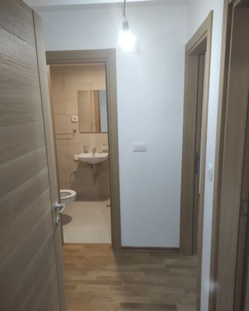 apartment for sale Stari Aerodrom, 2 bedroom apartment 56 m2 Podgorica, new building high quality Stari Aerodrom, never occupied flat Podgorica, functional layout 2BR apartment, open plan living dining kitchen, double oriented apartment east north, flat with balcony Podgorica, family apartment Stari Aerodrom, investment apartment Podgorica, nekretnine Podgorica prodaja, dvosoban stan Stari Aerodrom novogradnja, stan 56m2 sa dvije spavaće, stan sa kupatilom i toaletom, prostran javni parking ispred zgrade, violet investment, violet investment montenegro