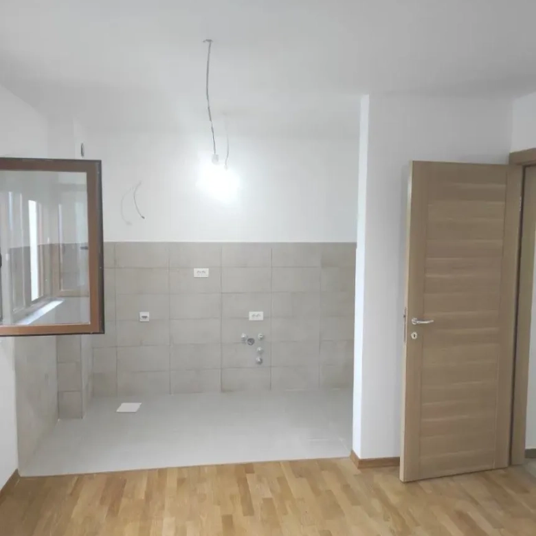 apartment for sale Stari Aerodrom, 2 bedroom apartment 56 m2 Podgorica, new building high quality Stari Aerodrom, never occupied flat Podgorica, functional layout 2BR apartment, open plan living dining kitchen, double oriented apartment east north, flat with balcony Podgorica, family apartment Stari Aerodrom, investment apartment Podgorica, nekretnine Podgorica prodaja, dvosoban stan Stari Aerodrom novogradnja, stan 56m2 sa dvije spavaće, stan sa kupatilom i toaletom, prostran javni parking ispred zgrade, violet investment, violet investment montenegro