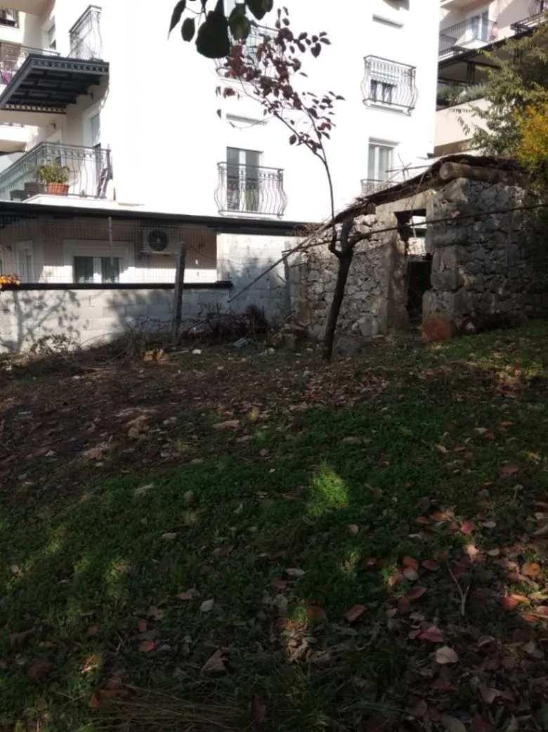 urbanized land for sale Podgorica, land Dalmatinska ulica, 788 m2 plot Podgorica, UTU approved land Montenegro, development land P+2 with garages, residential land Podgorica, small building plot for sale, investment land Podgorica city, građevinsko zemljište Dalmatinska, urbanizovan plac 788m2, plac sa UT uslovima Podgorica, zemljište za stambenu gradnju Crna Gora, violet investment, violet investment montenegro