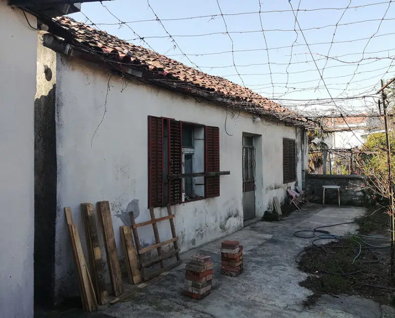 investment property Podgorica, house for sale Stara Varoš, redevelopment opportunity Podgorica, land for development Podgorica, central Podgorica real estate, urban land Montenegro, value add property Podgorica, rental investment Montenegro, property with building permit potential, P+1 development Podgorica, mixed use development Montenegro, real estate investment Podgorica,investiciona nekretnina Podgorica, kuća na prodaju Stara Varoš, plac za gradnju Podgorica, građevinsko zemljište Podgorica, urbana parcela, mogućnost nadogradnje P+1, nekretnina za investitore, renoviranje i dogradnja, centralna lokacija Podgorica, zemljište u Staroj Varoši,violet investment