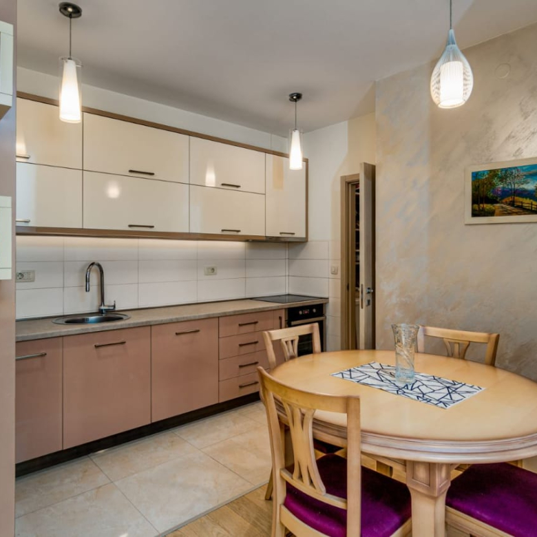 dvosoban stan Podgorica, stan City Kvart, Zetagradnja stan, namješten stan Podgorica, prodaja stana City Kvart, stan 72 m2 Podgorica, dvosoban namješten stan, nekretnine Podgorica, stan na prodaju Podgorica, City Kvart nekretnine, stan sa garažom Podgorica, II sprat stan Podgorica, stan bez ulaganja, stan nikad izdavan, Fujitsu multisplit stan, hitna prodaja stana Podgorica,two-bedroom apartment Podgorica, City Kvart apartment for sale, Zetagradnja apartment, furnished apartment Podgorica, apartment for sale City Kvart, 72 sqm apartment Podgorica, modern apartment Montenegro, real estate Podgorica, apartment with garage Podgorica, second floor apartment, ready to move apartment, owner occupied apartment, Fujitsu air conditioning apartment, investment property Podgorica, Montenegro real estate for sale,violet investment