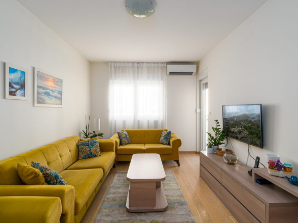 dvosoban stan Podgorica, stan City Kvart, Zetagradnja stan, namješten stan Podgorica, prodaja stana City Kvart, stan 72 m2 Podgorica, dvosoban namješten stan, nekretnine Podgorica, stan na prodaju Podgorica, City Kvart nekretnine, stan sa garažom Podgorica, II sprat stan Podgorica, stan bez ulaganja, stan nikad izdavan, Fujitsu multisplit stan, hitna prodaja stana Podgorica,two-bedroom apartment Podgorica, City Kvart apartment for sale, Zetagradnja apartment, furnished apartment Podgorica, apartment for sale City Kvart, 72 sqm apartment Podgorica, modern apartment Montenegro, real estate Podgorica, apartment with garage Podgorica, second floor apartment, ready to move apartment, owner occupied apartment, Fujitsu air conditioning apartment, investment property Podgorica, Montenegro real estate for sale,violet investment