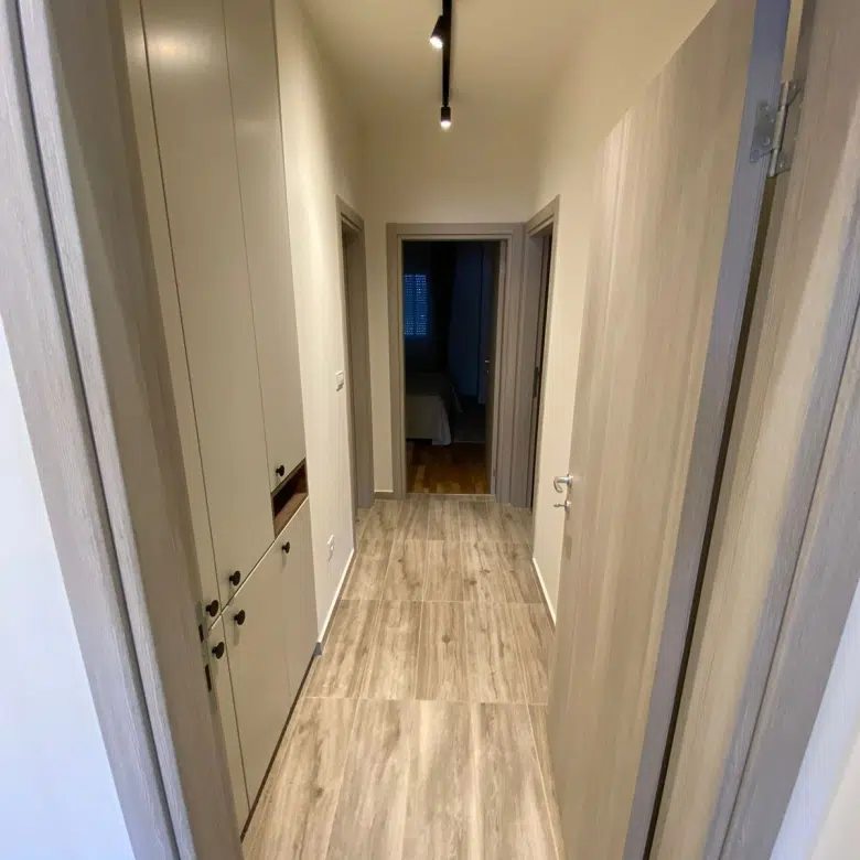 Modern Two-Bedroom Apartment – Zabjelo