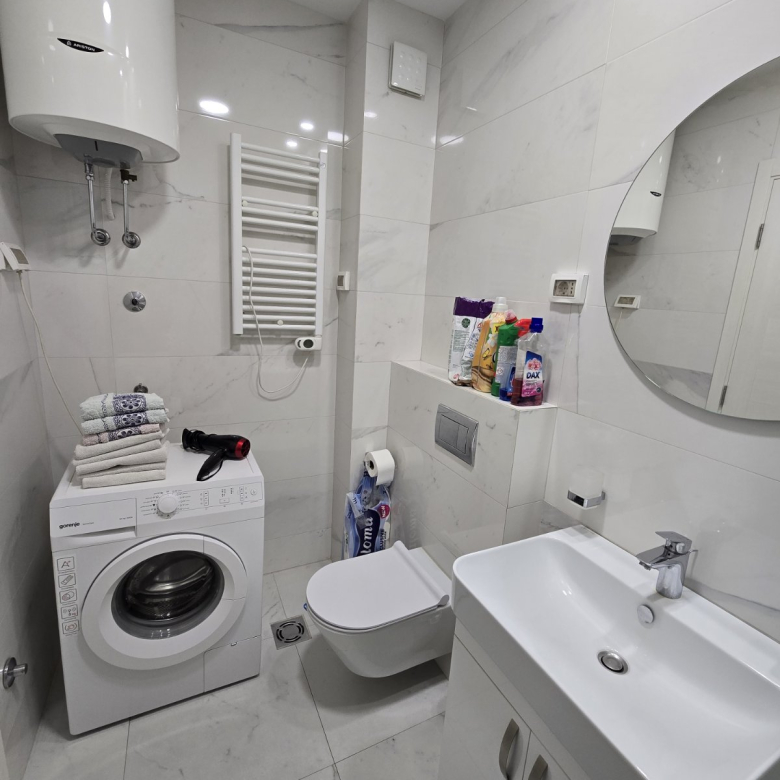 One-Bedroom Furnished Apartment for Rent – Central Point (First Building)