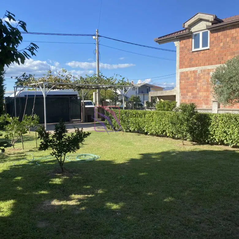 House in Karabuško Polje with garden for rent