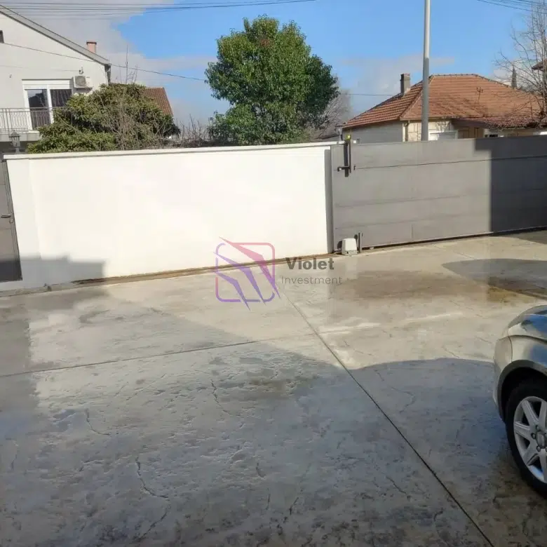 house for sale Tološi Podgorica, family house Podgorica Montenegro, property with business space Podgorica, large house Podgorica for sale, investment property Podgorica Montenegro, real estate Tološi Montenegro, house with yard Podgorica, multi unit house Podgorica, violet investment