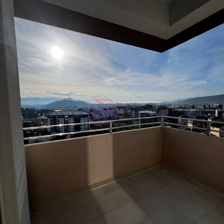 Two-Bedroom Apartment with Garage Space – Central Point, Podgorica