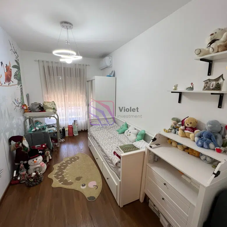 Luxuriously Furnished Two-Bedroom Apartment in Master Quart with Garage Space