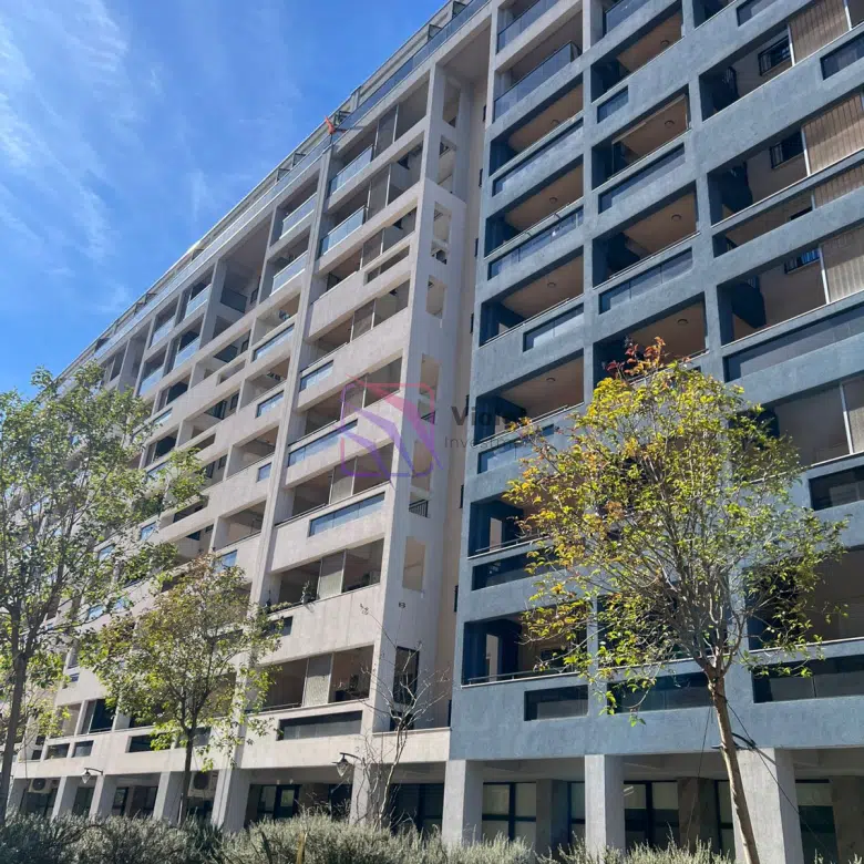 Luxuriously Furnished Two-Bedroom Apartment in Master Quart with Garage Space