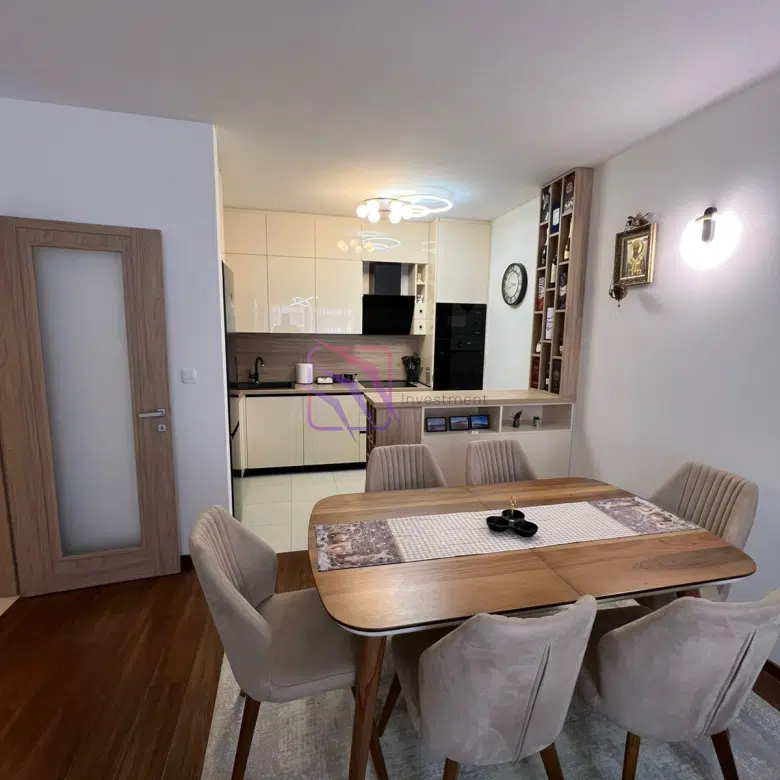 Luxuriously Furnished Two-Bedroom Apartment in Master Quart with Garage Space