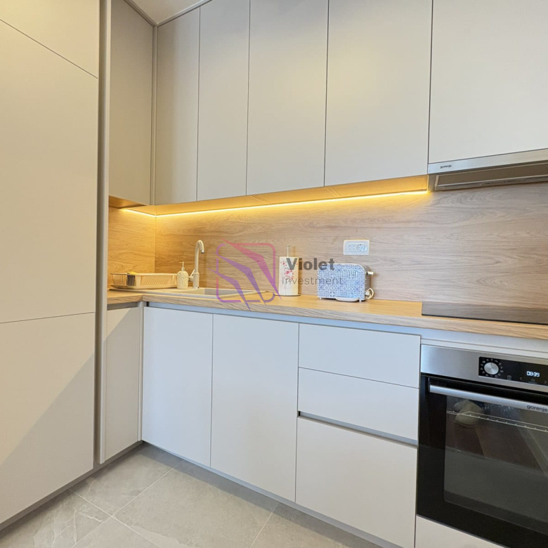 One-Bedroom Apartment – Central Point, 49 m²